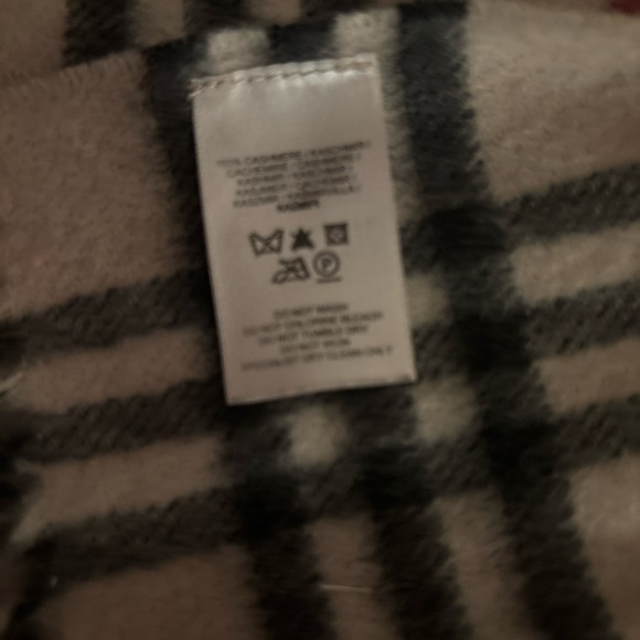 BURBERRY 100% Cashmere Vintage Check Color Stone Scarf EUC 55” Long 12” Wide - Picture 4 of 4